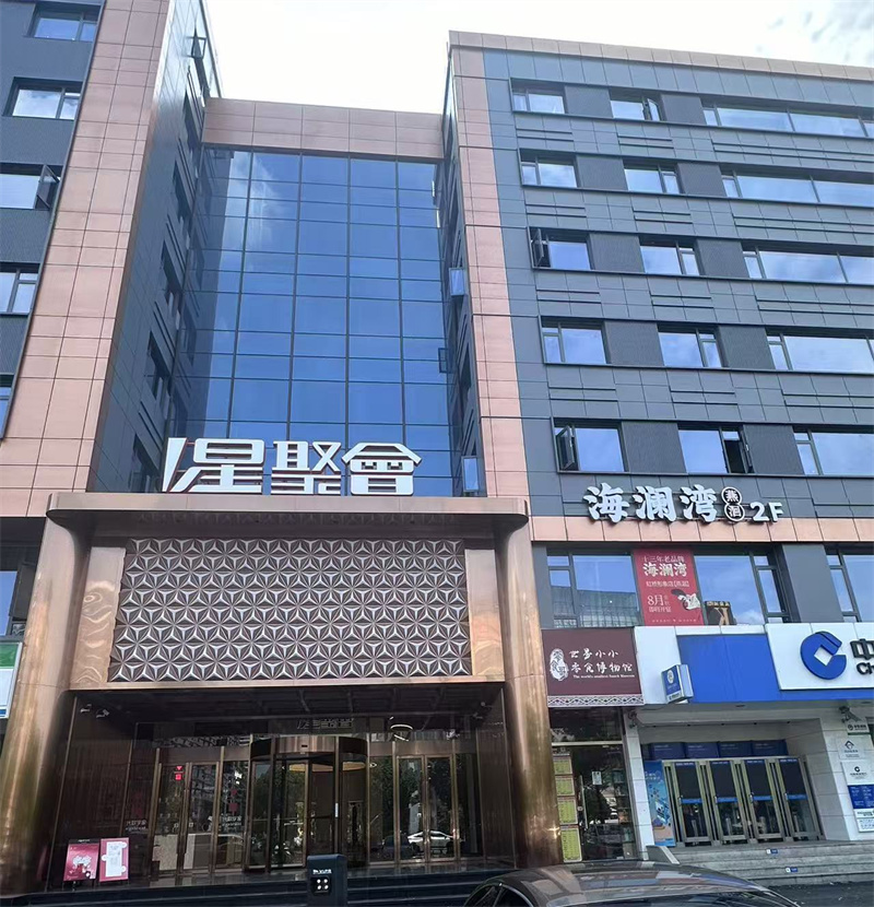 地铁口50米近距离